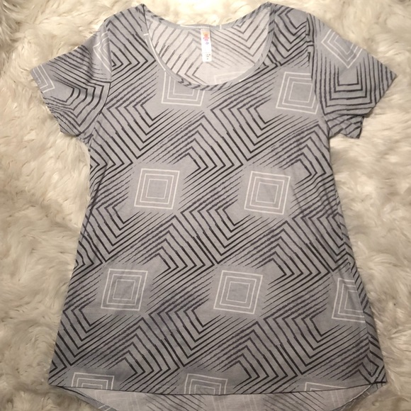 LuLaRoe Tops - LuLaRoeClassic Tee